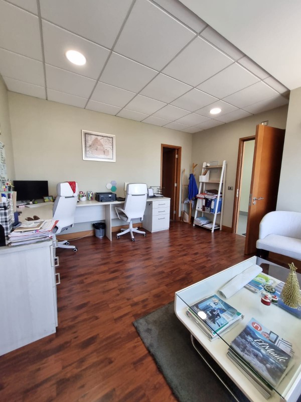 Amplia Oficina en Venta de 48 M2