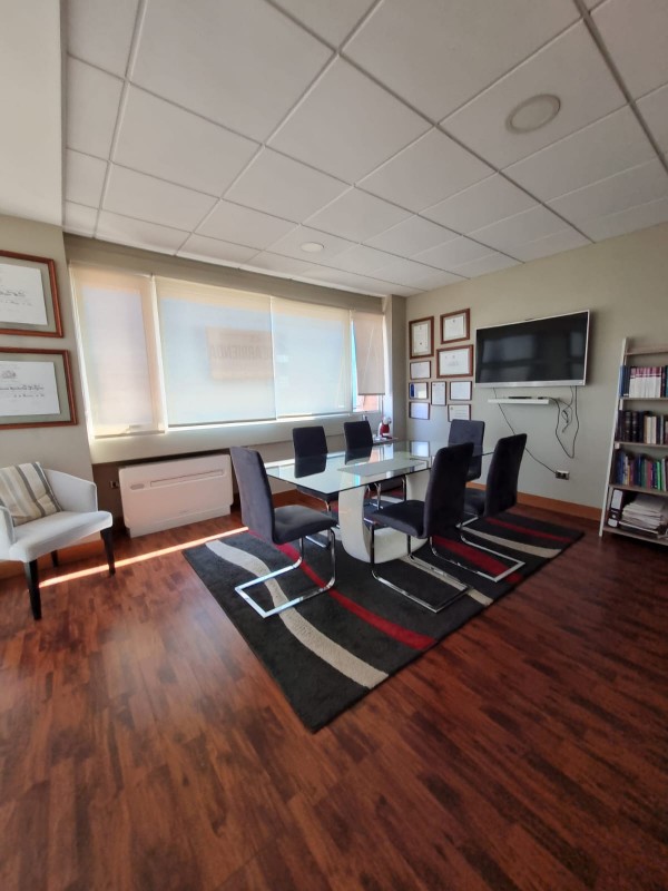 Amplia Oficina en Venta de 48 M2
