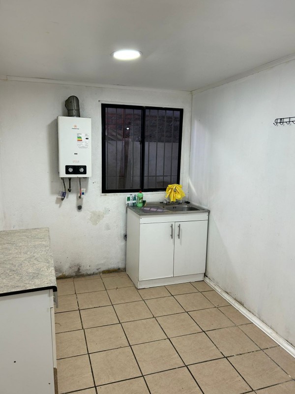 Vende Casa en San Bernardo. (Prox. Metrotres los 5 Pinos)