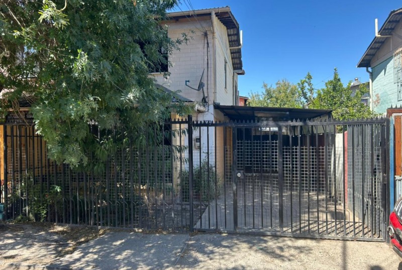 Vende Casa en San Bernardo. (Prox. Metrotres los 5 Pinos)