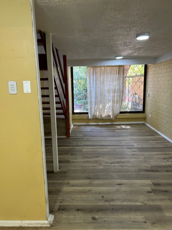 Vende Casa en San Bernardo. (Prox. Metrotres los 5 Pinos)