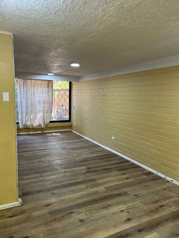 Vende Casa en San Bernardo. (Prox. Metrotres los 5 Pinos)