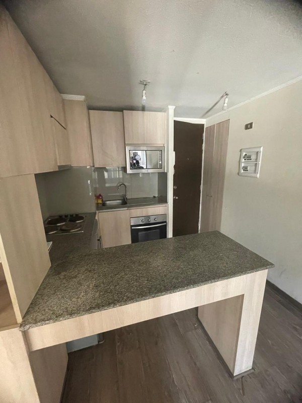 Arriendo Departamento en Avda Ecuador, Est Central.