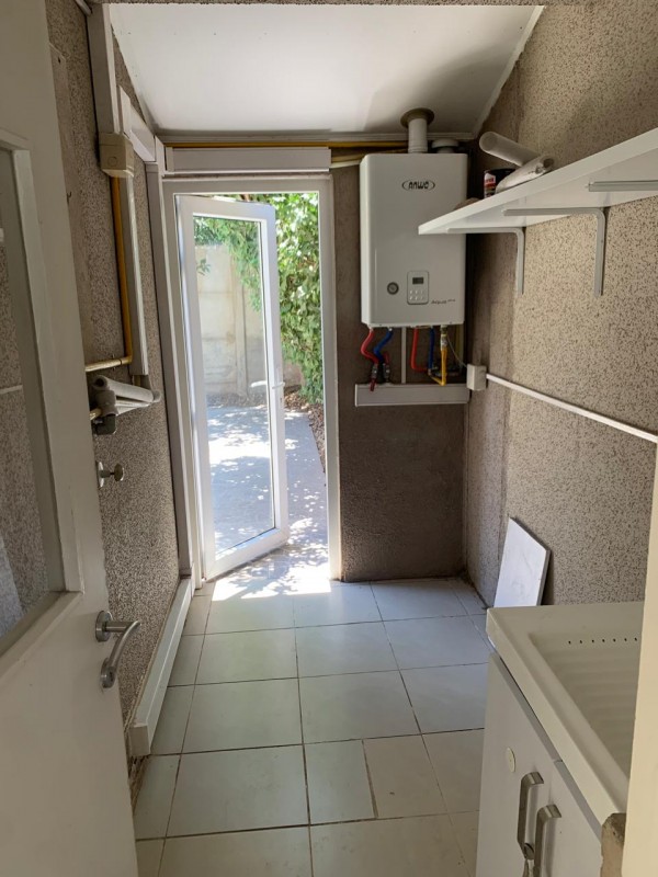 Se Vende Amplia Casa en Condominio los Alerces, Colina.