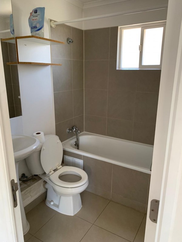 Se Vende Amplia Casa en Condominio los Alerces, Colina.