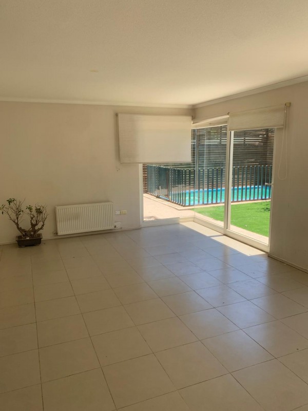 Se Vende Amplia Casa en Condominio los Alerces, Colina.