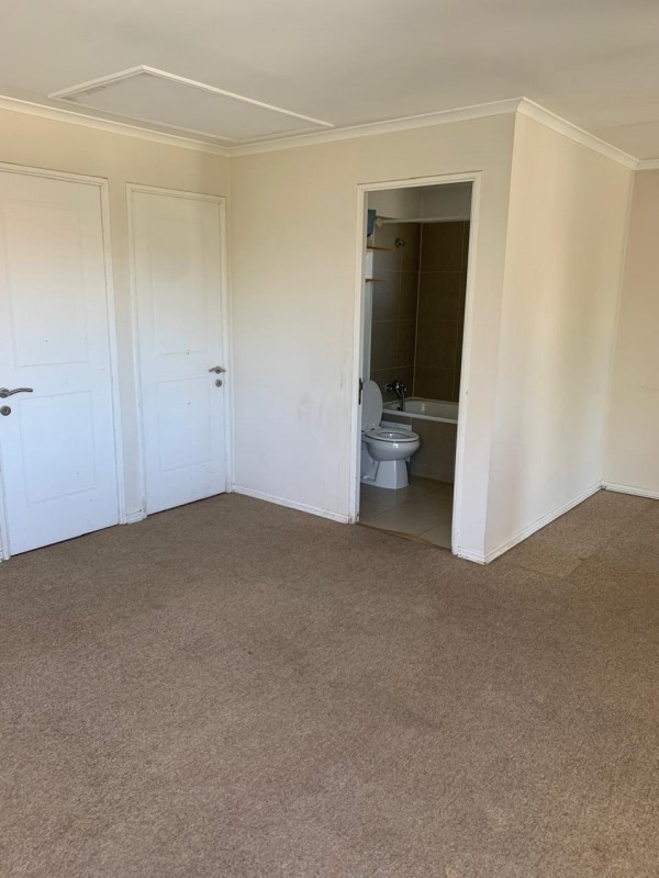 Se Vende Amplia Casa en Condominio los Alerces, Colina.