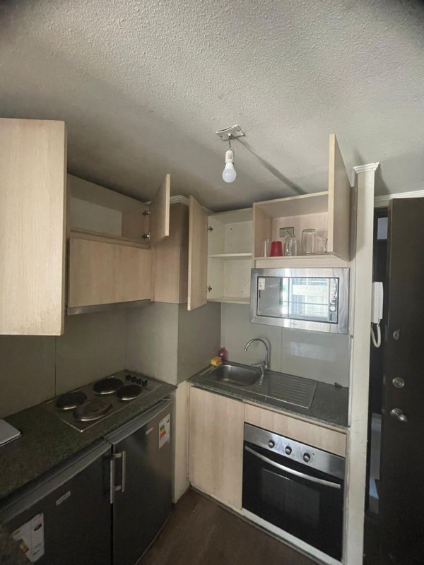 Arriendo Departamento en Avda Ecuador, Est Central.