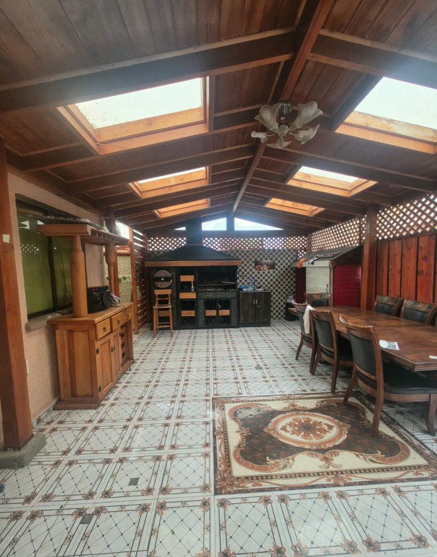 Espectacular Casa para Inversión para Uso Comercial O Vivir