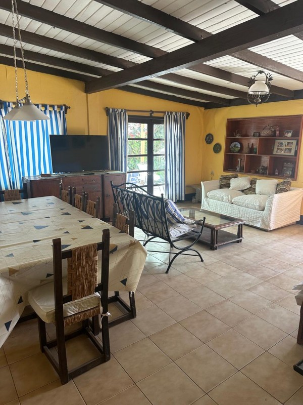 Gran Propiedad en Tongoy 1 Casa Grande y 4 Departamentos