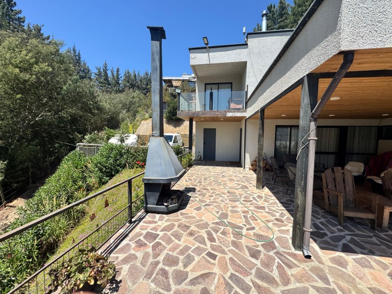 Venta de Gran Casa en Lago Vichuquén, Sector Aquelarre