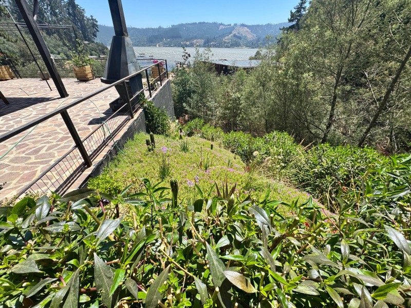 Venta de Gran Casa en Lago Vichuquén, Sector Aquelarre