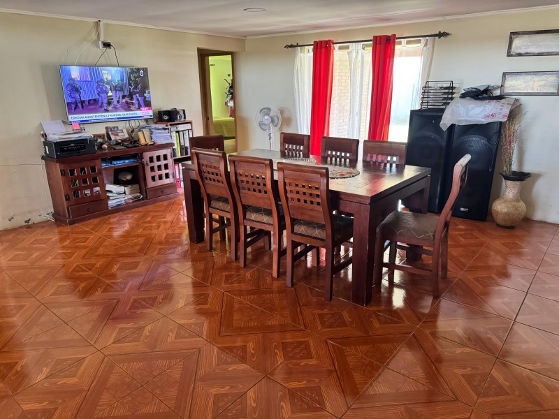 Venta de Gran Casa Con Amplio Galpón, Sector Vista Hermosa