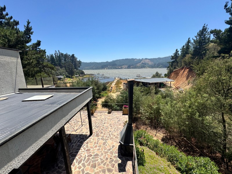 Venta de Gran Casa en Lago Vichuquén, Sector Aquelarre