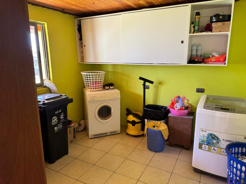 Venta de Gran Casa Con Amplio Galpón, Sector Vista Hermosa