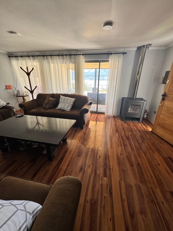 Venta de Gran Casa en Lago Vichuquén, Sector Aquelarre