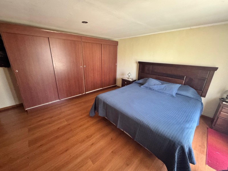 Venta de Gran Casa Con Amplio Galpón, Sector Vista Hermosa