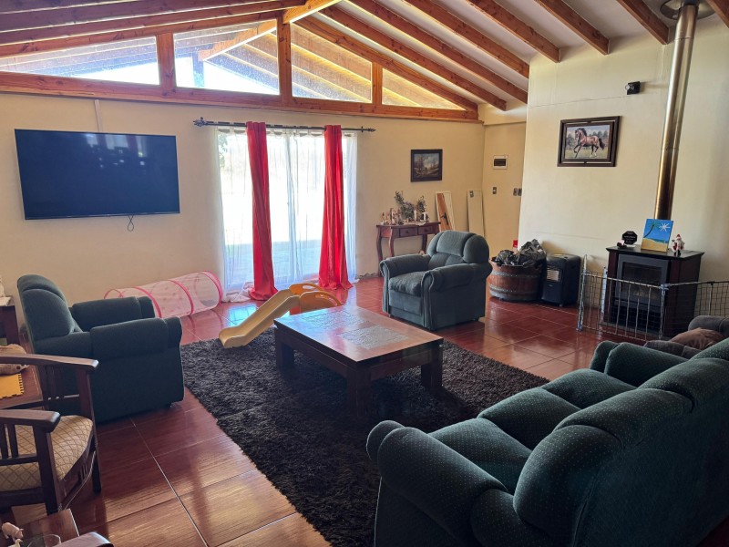 Venta de Gran Casa Con Amplio Galpón, Sector Vista Hermosa
