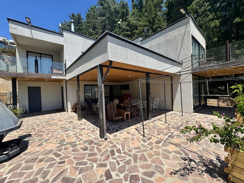 Venta de Gran Casa en Lago Vichuquén, Sector Aquelarre