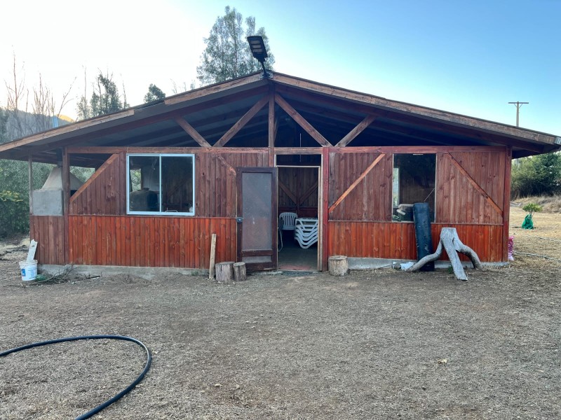 Vende Parcela Con Hermosas Casas