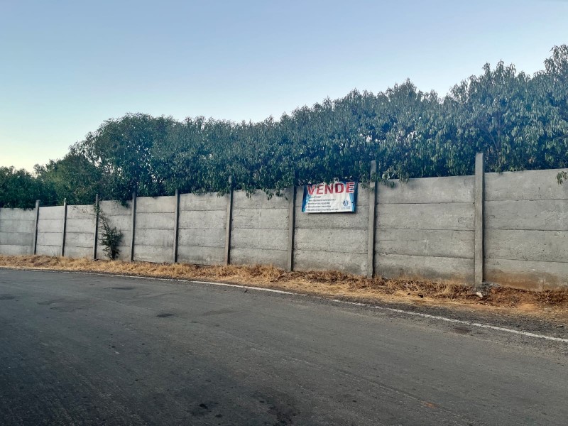 Vende Parcela Con Hermosas Casas