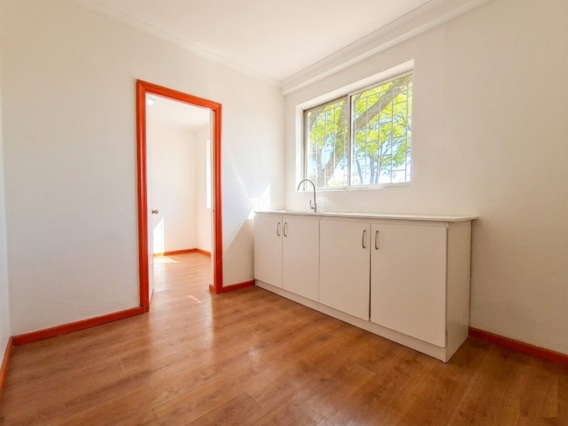 Emplazado en Calle Brasil, 4 Cuartos 2 Baños, Sin Gs Comunes