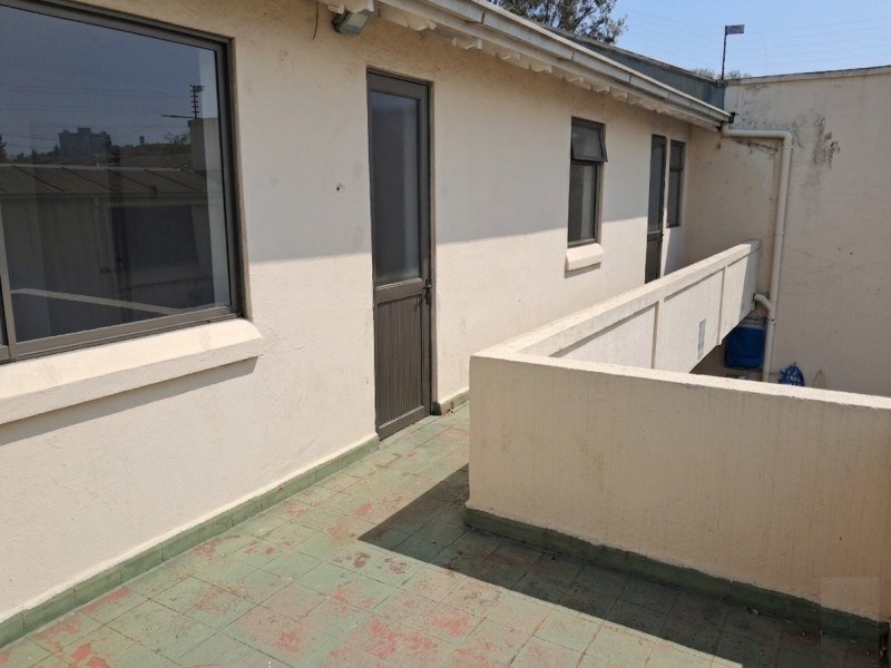 Emplazado en Calle Brasil, 4 Cuartos 2 Baños, Sin Gs Comunes