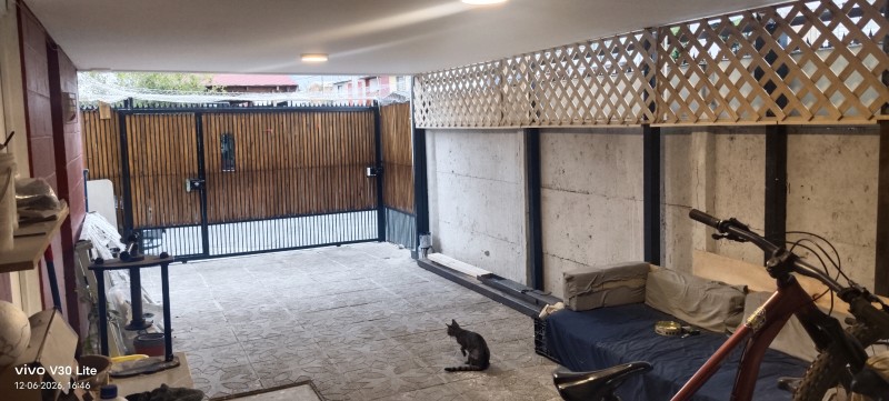 Casa Esquina Con 6 Dormitorios