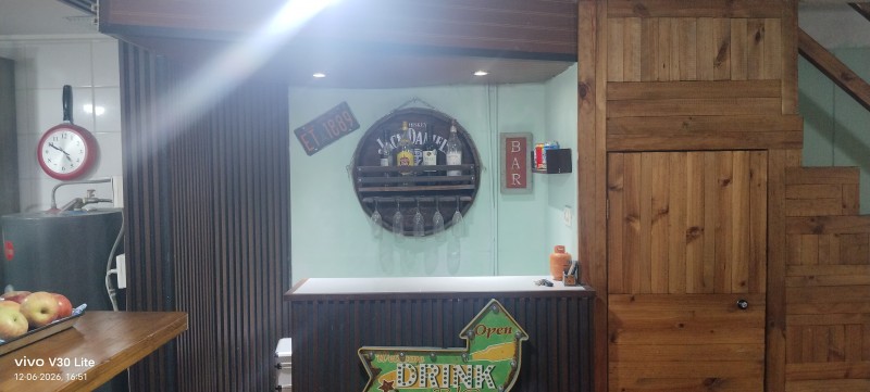 Casa Esquina Con 6 Dormitorios