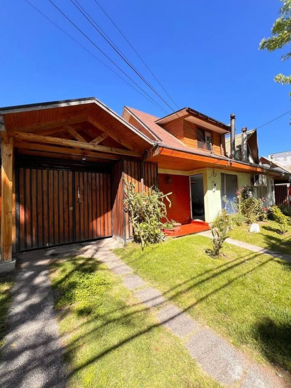 Casa en Exclusivo Sector U Autonoma