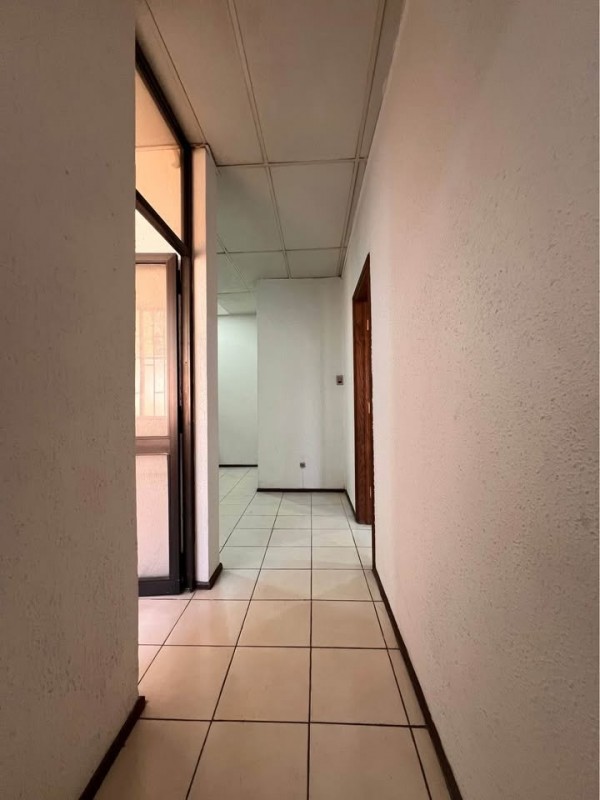 **¡se Arrienda Espaciosa Oficina en el Centro de Talca!** ✨