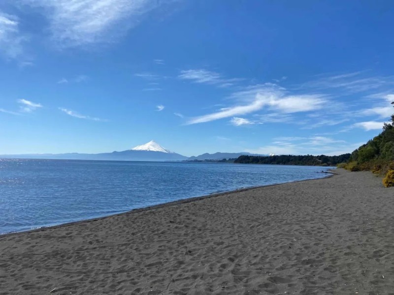 Espectacular Parcela Con Acceso Al Lago y Bahía.-