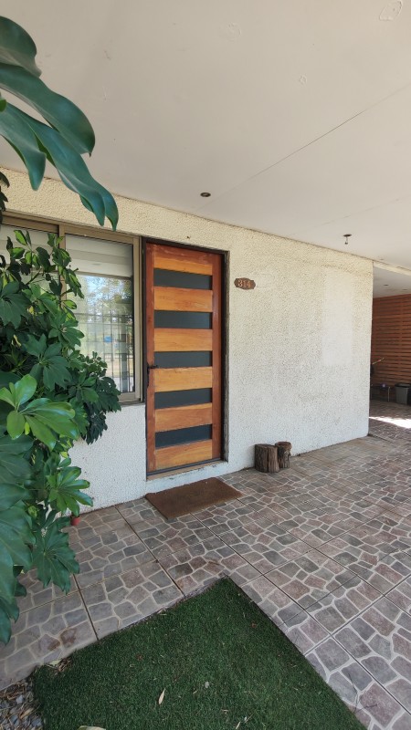 Moderna Casa Con Gran Presencia y Excelente Potencial