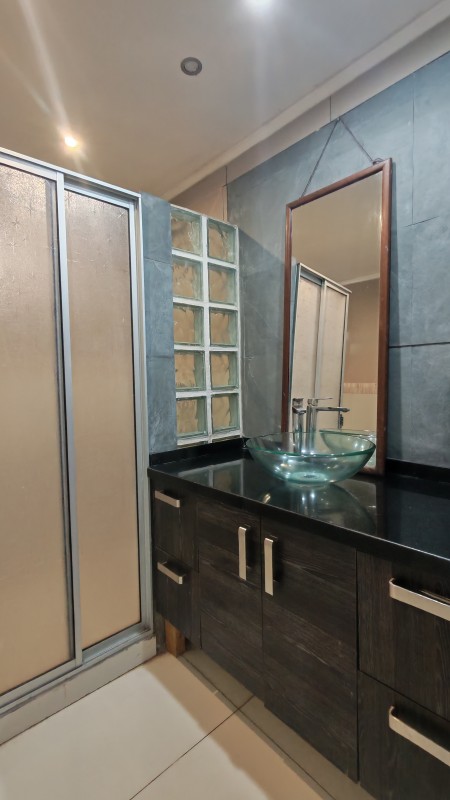 Moderna Casa Con Gran Presencia y Excelente Potencial