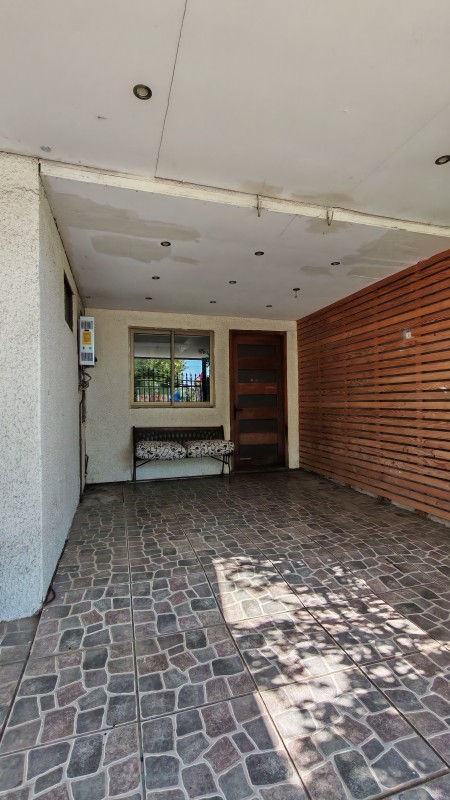 Moderna Casa Con Gran Presencia y Excelente Potencial