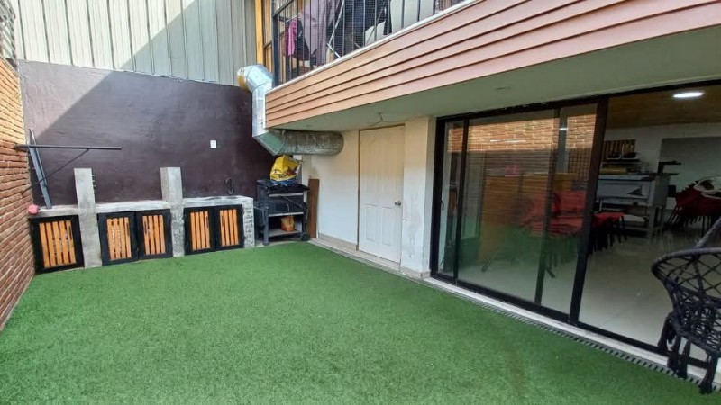 Venta Casa 240 Mts. / 3 Locales + 2 Deptos. Interiores