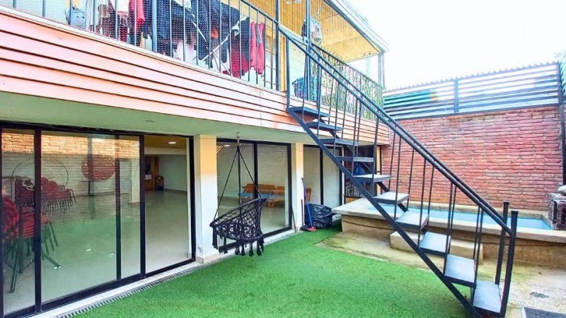 Venta Casa 240 Mts. / 3 Locales + 2 Deptos. Interiores