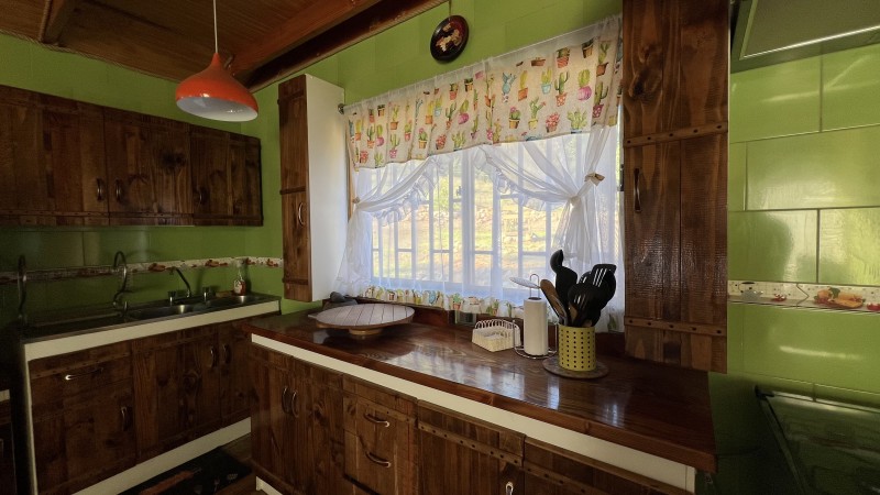 Hermosa Casa en Parcela Nativa en Viña Huemul, Teno.