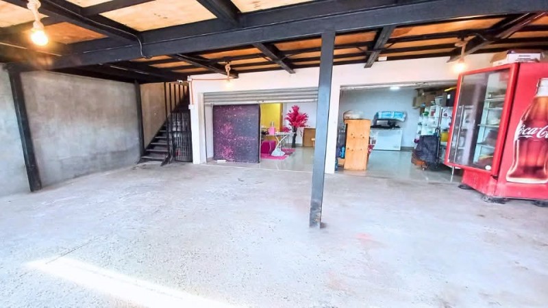 Venta Casa 240 Mts / 3 Locales + 2 Deptos. Interior / Amplio
