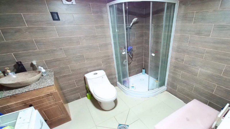 Venta Casa 240 Mts / 3 Locales + 2 Deptos. Interior / Amplio