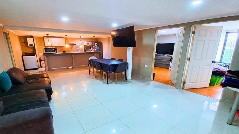 Venta Casa 240 Mts / 3 Locales + 2 Deptos. Interior / Amplio