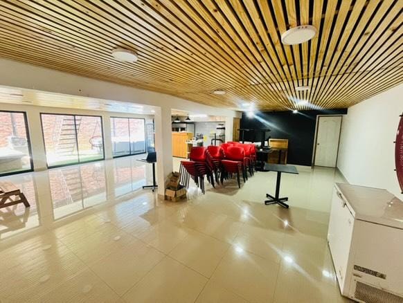 Venta Casa 240 Mts / 3 Locales + 2 Deptos. Interior / Amplio