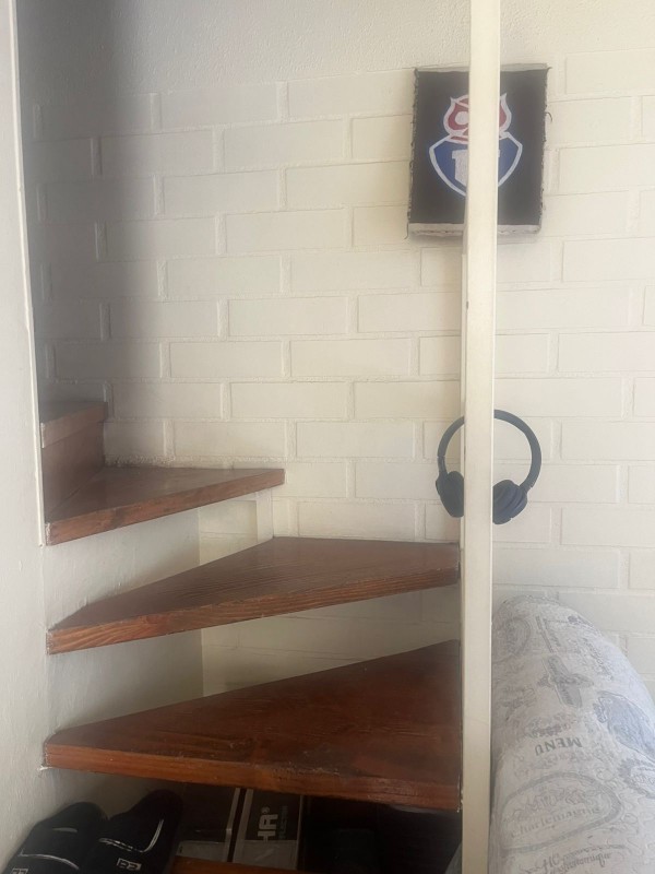 Vende Acogedora Casa de 2 Pisos en Centro de Lampa. 3D+2B