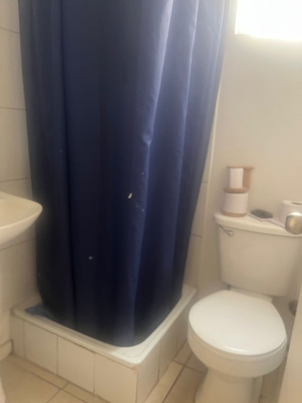 Vende Acogedora Casa de 2 Pisos en Centro de Lampa. 3D+2B