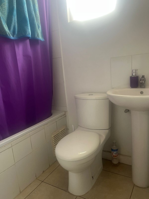 Vende Acogedora Casa de 2 Pisos en Centro de Lampa. 3D+2B