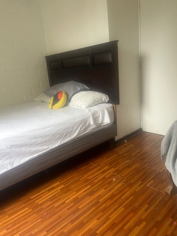 Vende Acogedora Casa de 2 Pisos en Centro de Lampa. 3D+2B