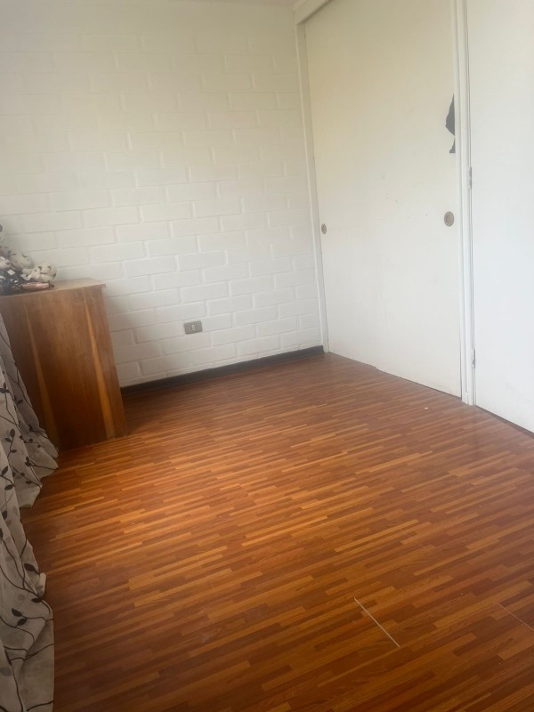 Vende Acogedora Casa de 2 Pisos en Centro de Lampa. 3D+2B