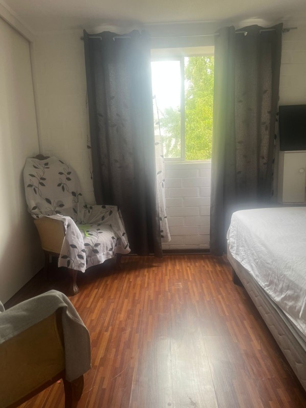 Vende Acogedora Casa de 2 Pisos en Centro de Lampa. 3D+2B