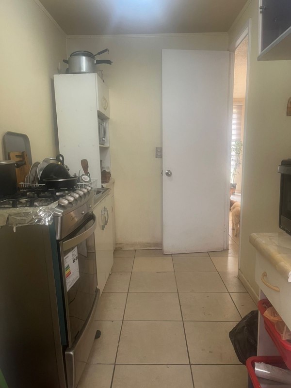 Vende Acogedora Casa de 2 Pisos en Centro de Lampa. 3D+2B