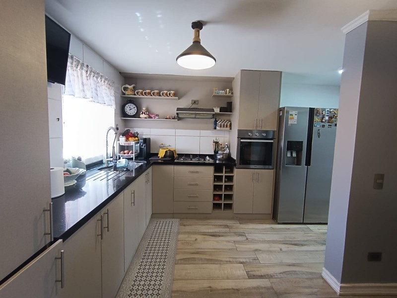 Se Vende Casa, 4H, 3B, 2E, Condominio Altos, Viña del Mar